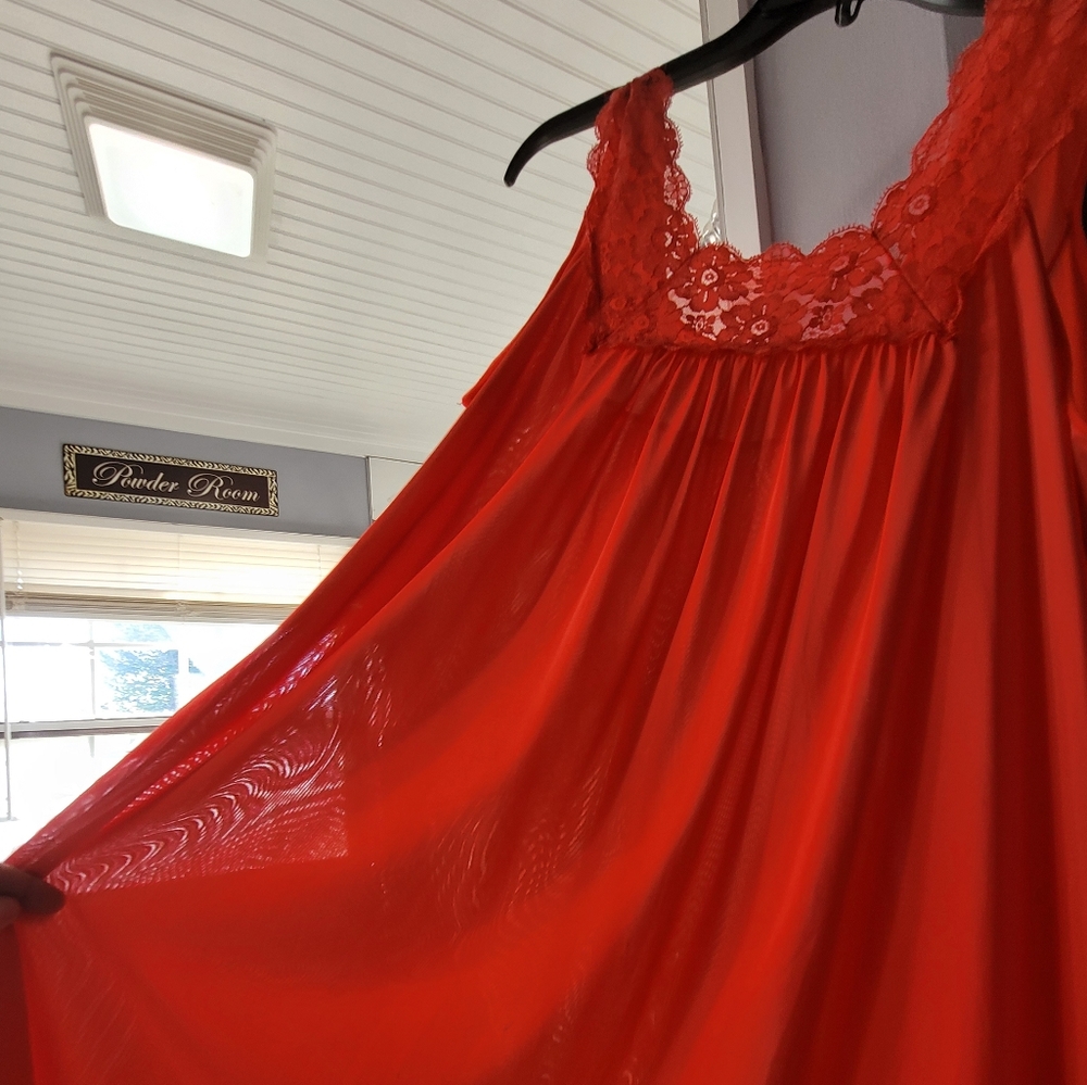 VINTAGE RED NIGHT GOWN & ROBE SET MEDIUM